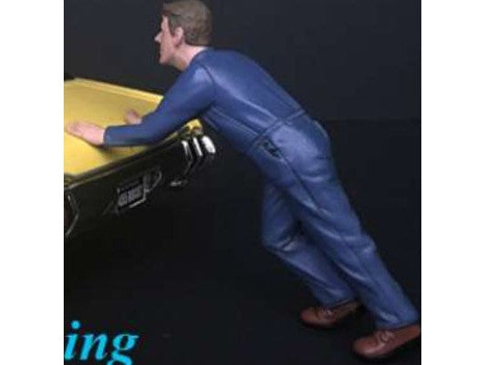 Mechanic Darwin Pushing 1:24 Scale Figure