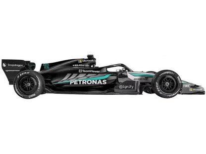 Mercedes-AMG F1 W17 E PERFORMANCE F1 2026 #63 George Russell w/Helmet 1:43 Scale Diecast Model Car – Bburago-Bburago-Diecast Model Centre