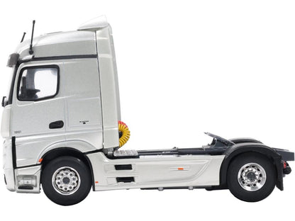 Mercedes-Benz Actros L Silver 2024 1:43 Scale Diecast Truck – Solido-Solido-Diecast Model Centre