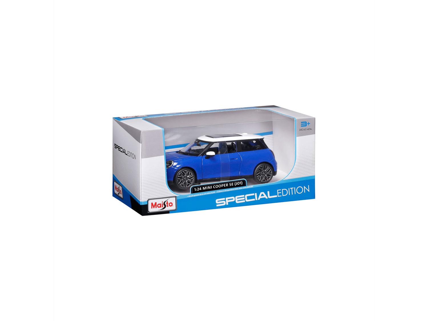 Mini Cooper SE (J01) 2024 blue 1:24 Scale Model Car