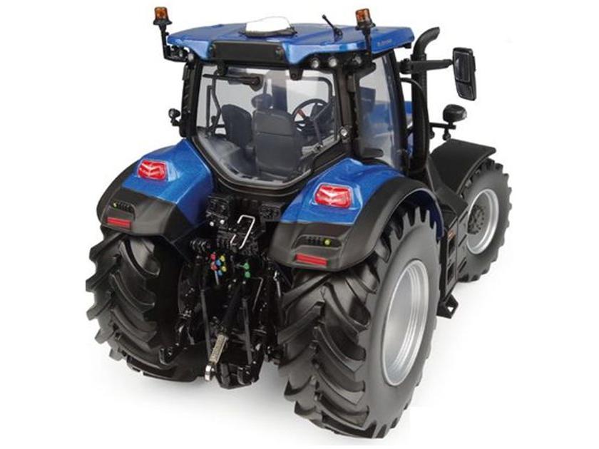 New Holland T7.225 Tractor Blue Power 1:32 Scale Universal Hobbies Diecast Model-Universal Hobbies-Diecast Model Centre