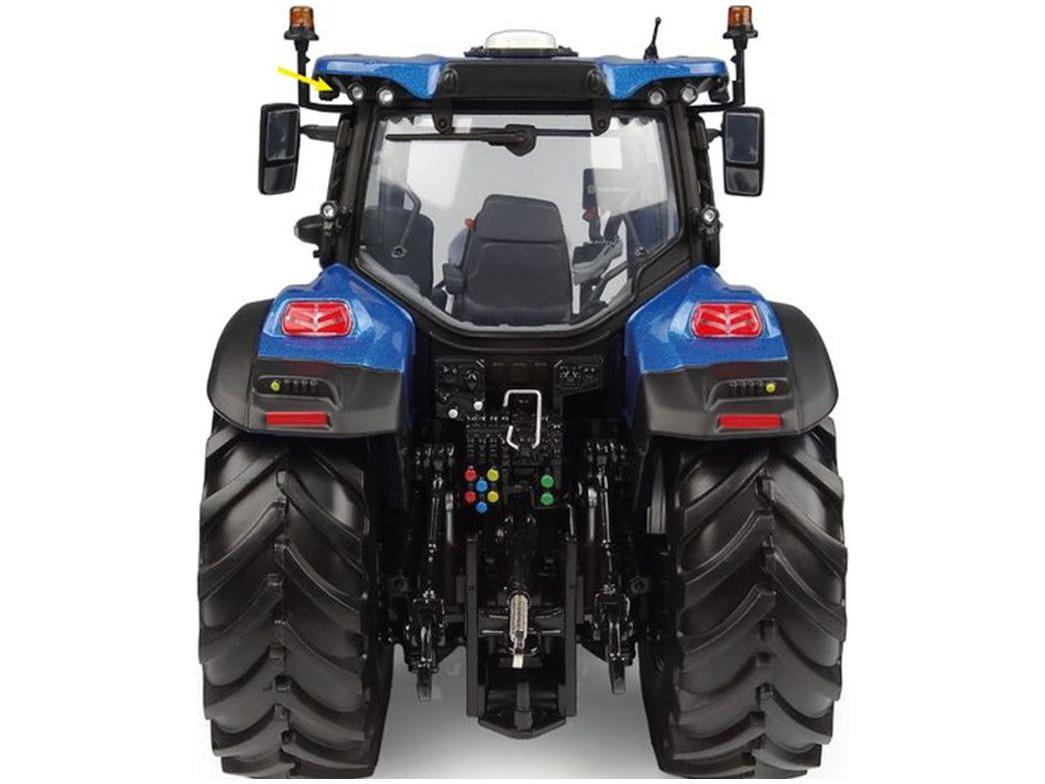 New Holland T7.225 Tractor Blue Power 1:32 Scale Universal Hobbies Diecast Model-Universal Hobbies-Diecast Model Centre