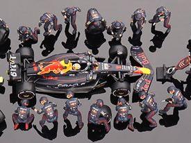 Oracle Red Bull RB18 #1 M.Verstappen 2022 Abu Dhabi GP F1 Pit Crew Set 1:64 Scale MINI GT Diecast Model-MINI GT-Diecast Model Centre
