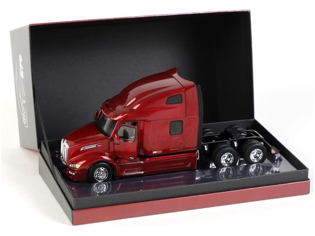 Peterbilt Model 579 UltraLoft PACCAR MX Engine Legendary Red 1:32 Scale Diecast Masters Model-Diecast Masters-Diecast Model Centre