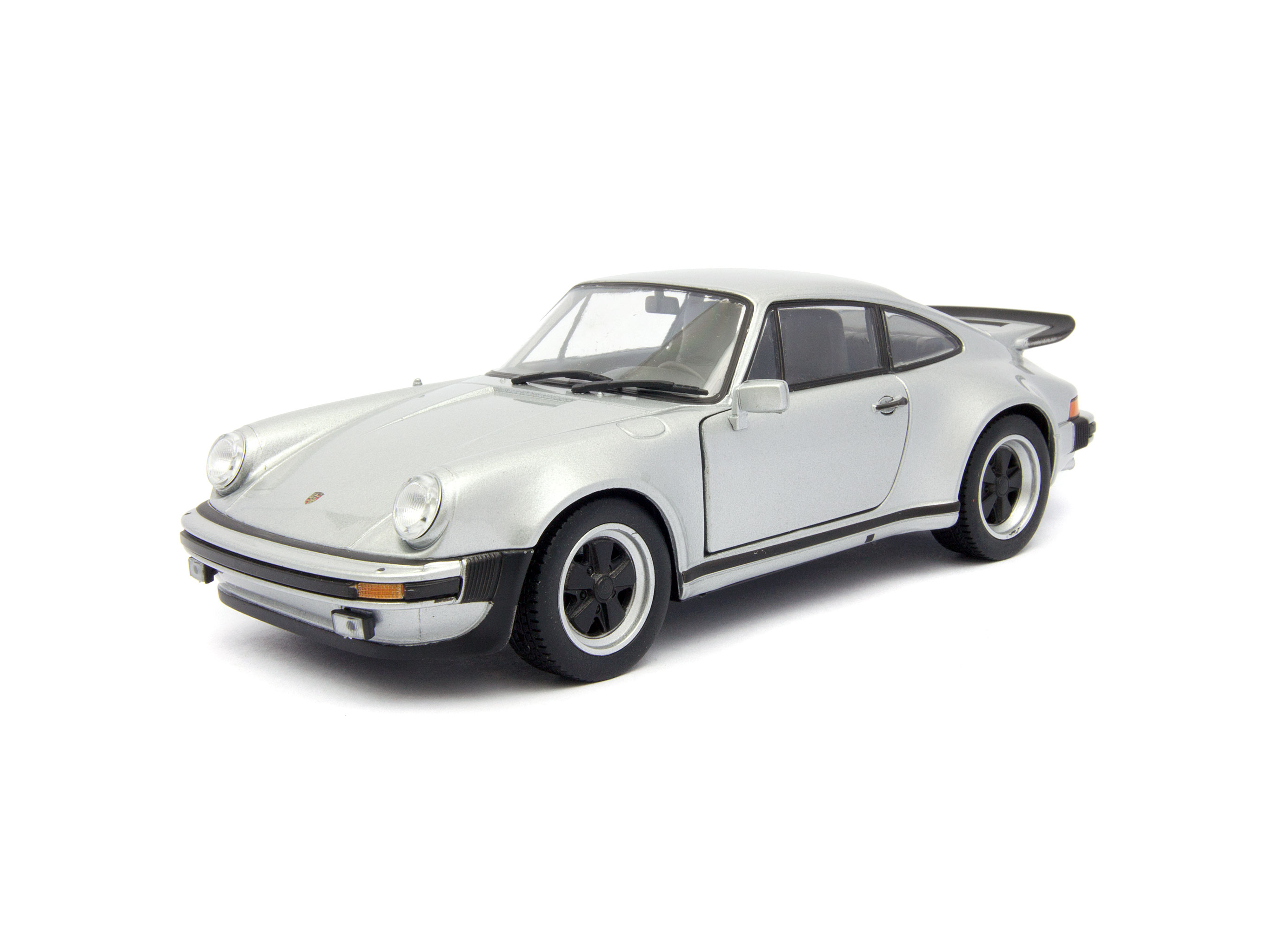 Porsche 911 Turbo 3.0 1974 silver 1:24 Scale