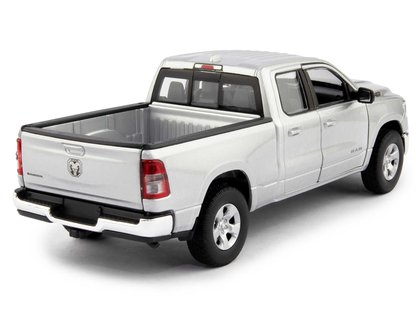 RAM 1500 Pickup 2019 silver 1:27 Scale-Welly-Diecast Model Centre