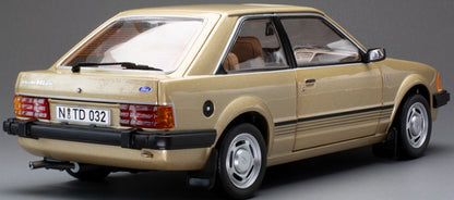 Ford Escort Mk3 Ghia 1981 Gold LHD 1:18 Modellauto aus Die-Cast von Sun Star