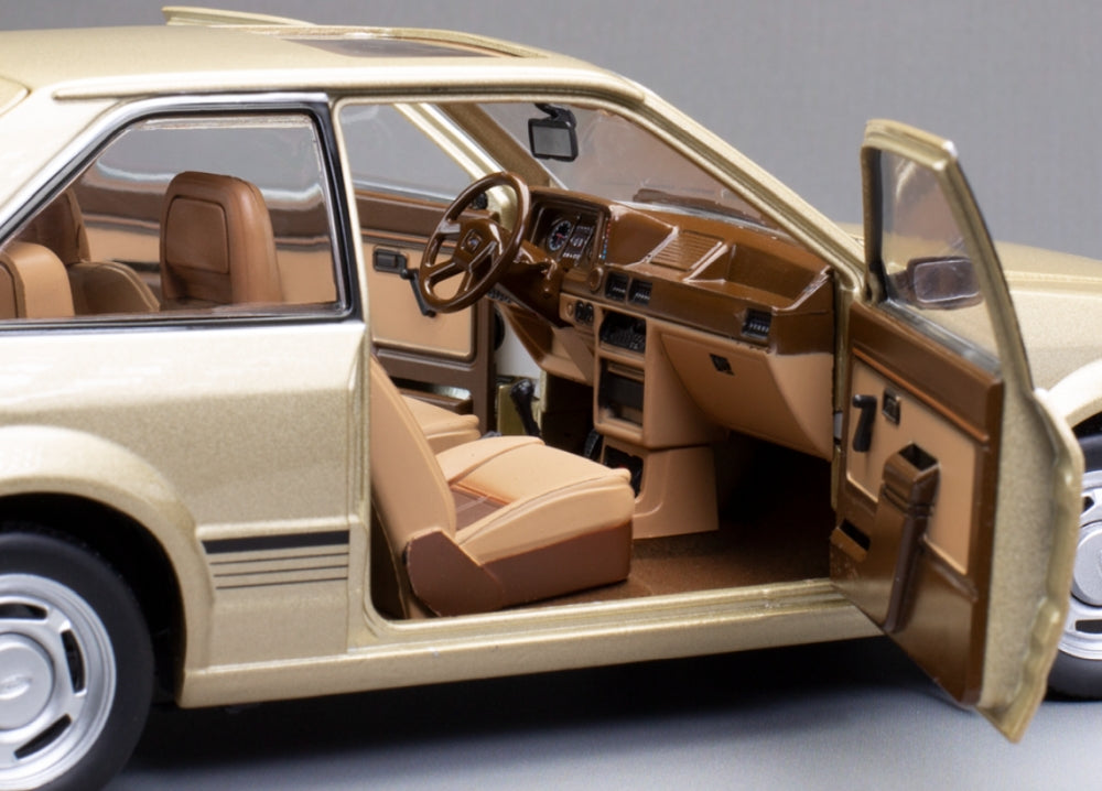Ford Escort Mk3 Ghia 1981 Gold LHD 1:18 Modellauto aus Die-Cast von Sun Star