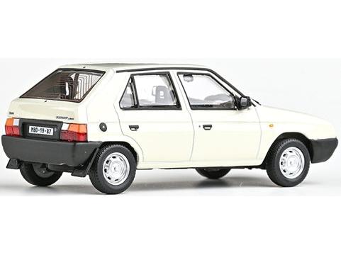 Skoda Favorit 136L 1988 Snow White 1:43 Scale Diecast Model Car – Abrex-Abrex-Diecast Model Centre