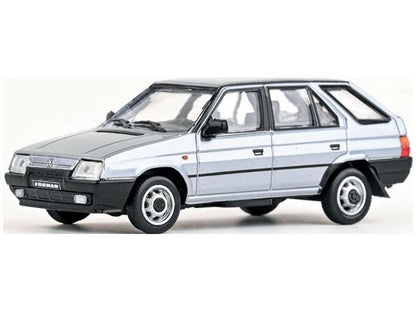 Skoda Forman 1993 Silver Sapphire Metallic 1:43 Scale Abrex Diecast Model Car-Abrex-Diecast Model Centre