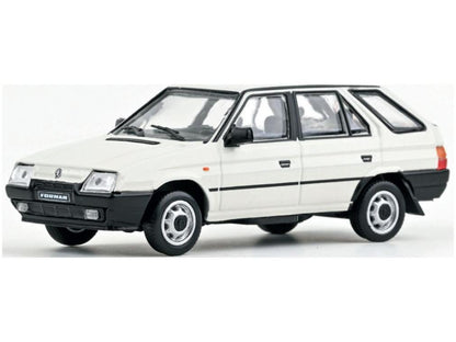 Skoda Forman 1993 White Swan 1:43 Scale Abrex Diecast Model Car-Abrex-Diecast Model Centre