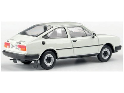 Skoda Garde 1982 Bila Ledova 1:43 Scale Abrex Diecast Model Car-Abrex-Diecast Model Centre