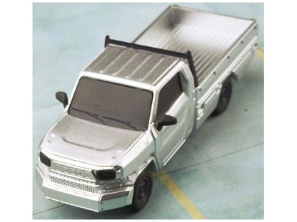 Toyota Hilux Champ Tamaraw Silver Metallic 2025 1:64 Scale Diecast Model Pickup – Para64-Para64-Diecast Model Centre