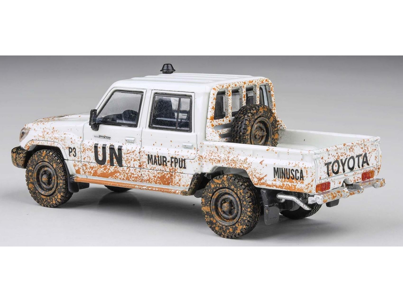 Toyota Land Cruiser LC79 UN Minusca Off Road Effect 2014 (LHD) 1:64 Scale Paragon Diecast Model Car-Paragon-Diecast Model Centre