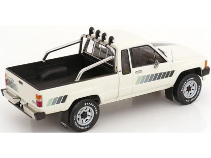 Toyota Truck Xtra Cab 4x4 (Hilux) White 1:18 Scale Diecast Car – KK Scale-KK Scale-Diecast Model Centre