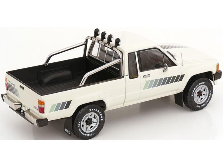 Toyota Truck Xtra Cab 4x4 (Hilux) White 1:18 Scale Diecast Car – KK Scale-KK Scale-Diecast Model Centre