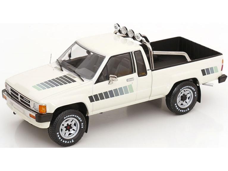 Toyota Truck Xtra Cab 4x4 (Hilux) White 1:18 Scale Diecast Car – KK Scale-KK Scale-Diecast Model Centre