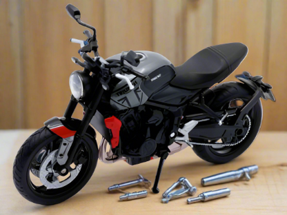 Triumph Trident 660 Metallic Grey - 1:12 Scale Motorbike Model