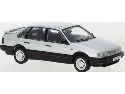 Volkswagen Passat GT 1998 silver - 1:43 Scale Diecast Model Car-IXO-Diecast Model Centre