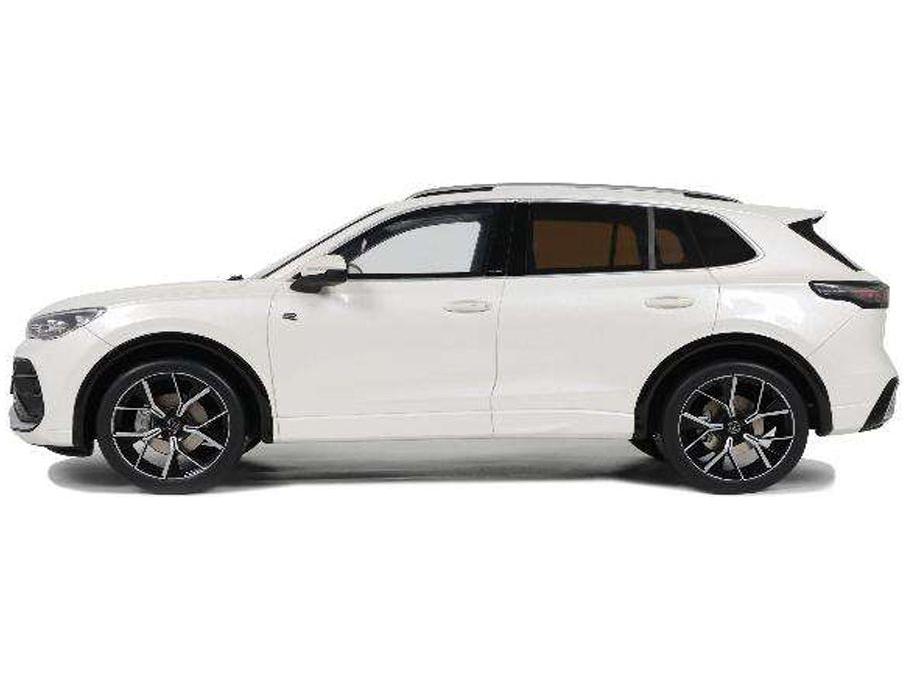 Volkswagen Tiguan E TSI R-Line Oryx White Pearl L0K1 2024 1:18 Scale OttOmobile Resin Replica Helmet-OttOmobile-Diecast Model Centre