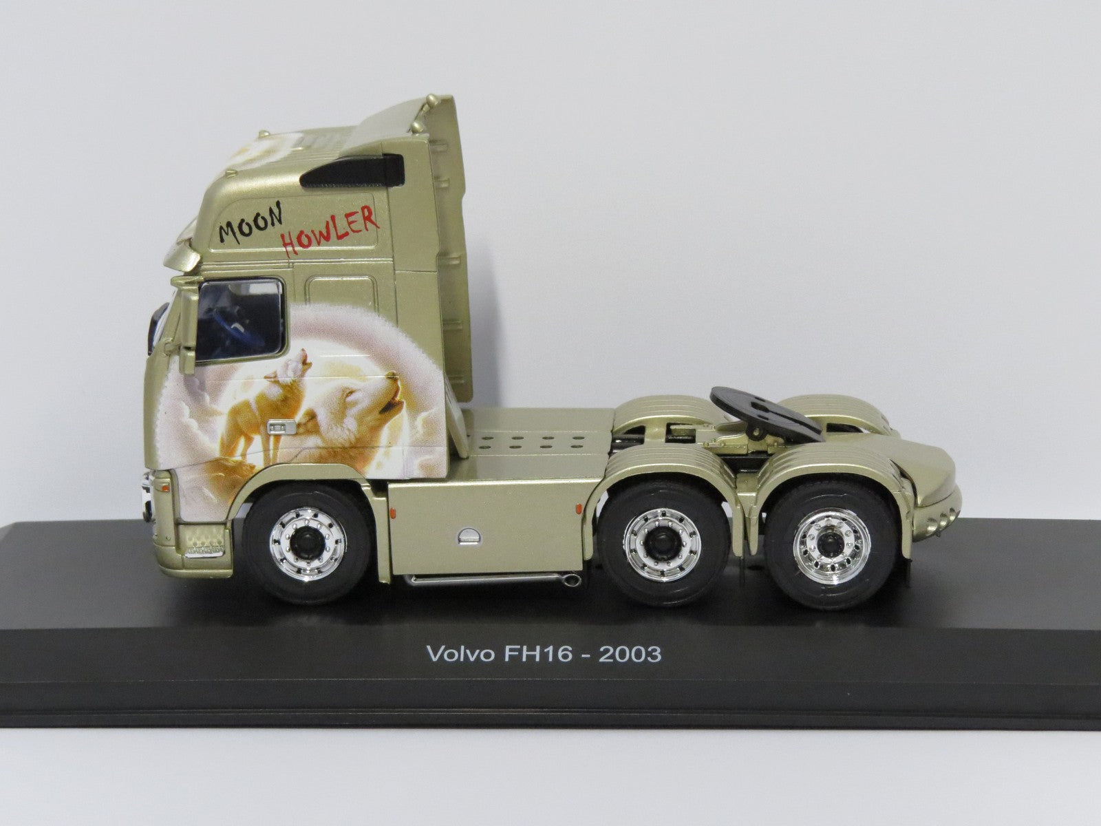 Volvo FH16 2003 Moon Howler (Gold/Wolf) 1:43 Scale Unbranded Diecast Model Truck-Unbranded-Diecast Model Centre
