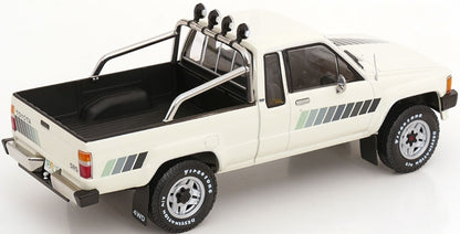 Toyota Truck Xtra Cab 4x4 (Hilux) White 1:18 Scale Diecast Car – KK Scale