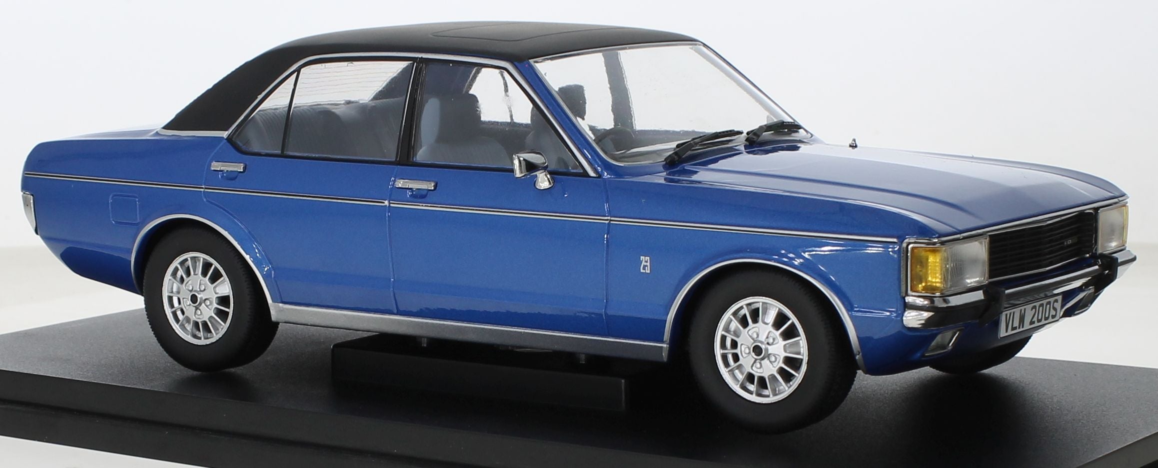 Ford Granada MK1 1975 blue/matt black - 1:18 Scale Diecast Model Car