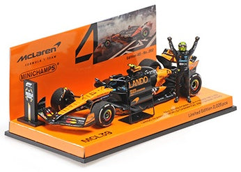 McLaren F1 Team MCL39 World Champion F1 Abu Dhabi GP 2025 Lando Norris w/Standing Figure + Pitboard 1:43 Scale Diecast Car – Minichamps