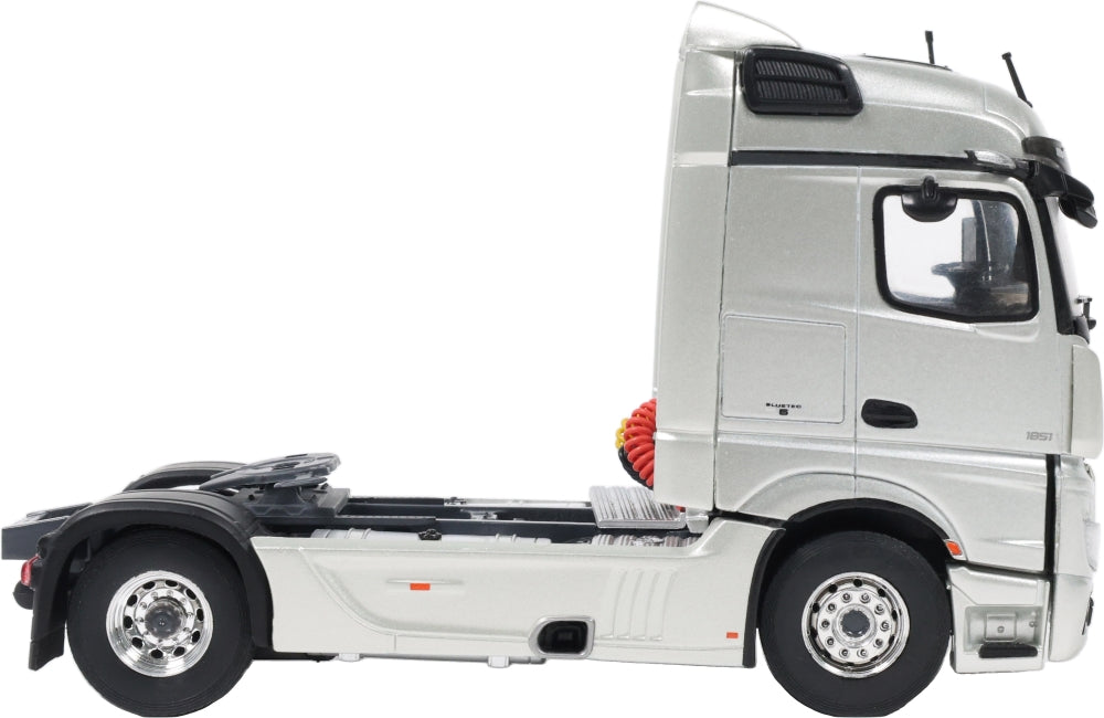 Mercedes-Benz Actros L Silver 2024 1:43 Scale Diecast Truck – Solido