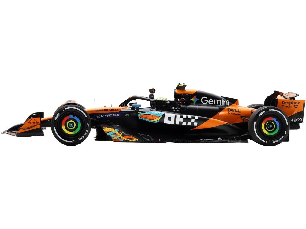 McLaren MCL39 #4 3rd Abu Dhabi GP 2025 Lando Norris F1 Drivers Champion 2025 w/Board 1:18 Scale Resin Car – Spark
