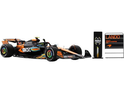 McLaren MCL39 #4 3rd Abu Dhabi GP 2025 Lando Norris F1 Drivers Champion 2025 w/Board 1:18 Scale Resin Car – Spark