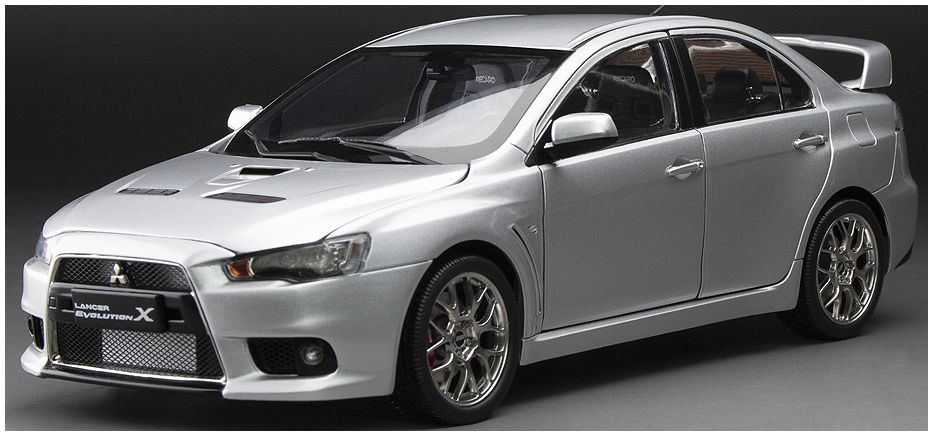 Mitsubishi Lancer Evolution X Cool Silver Metallic LHD 1:18 Scale Sun Star Diecast Model Car