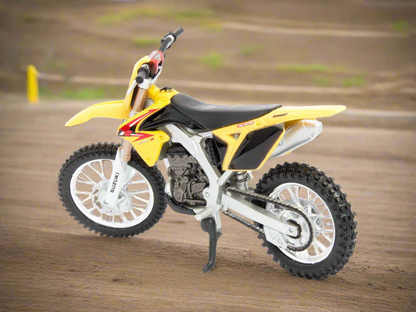 Suzuki RM-Z450 yellow - 1:18 Scale Motorbike Model