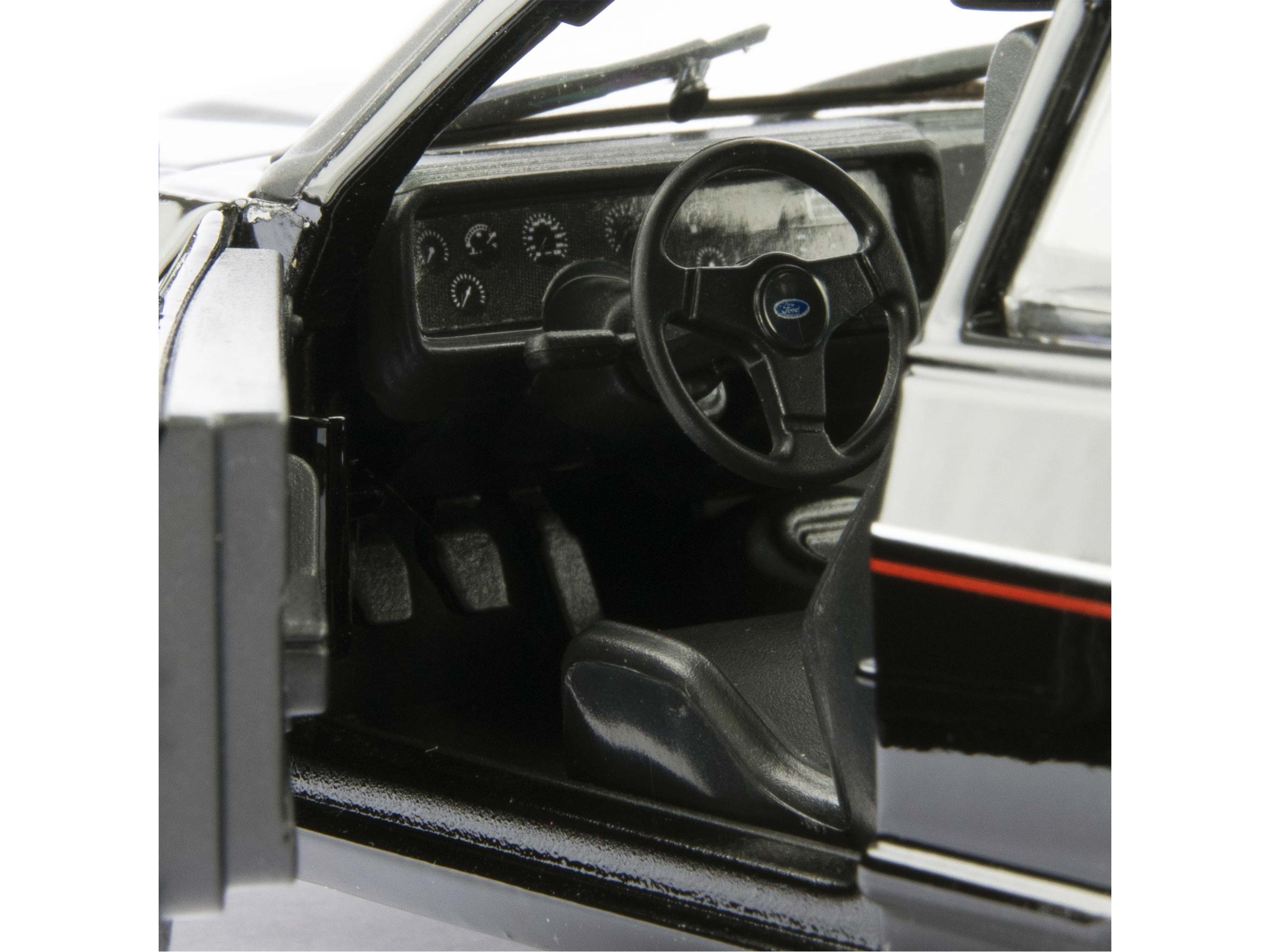 Ford Capri 2.8i 1982 black- 1:24 Scale Diecast Model Car