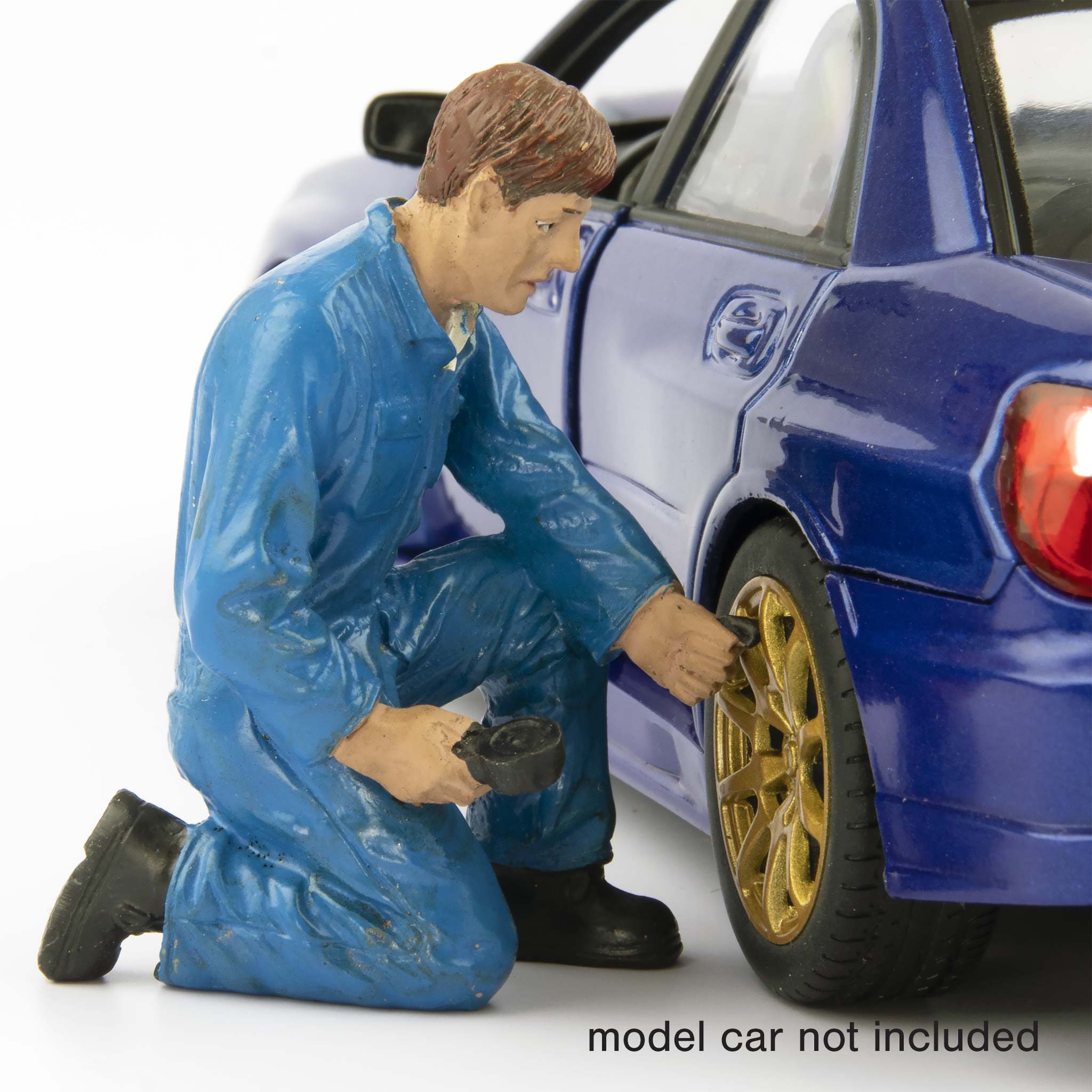 Mechanic Resin Model Figure Tony Inflating Tyre - 1:24 Scale-American Diorama-Diecast Model Centre