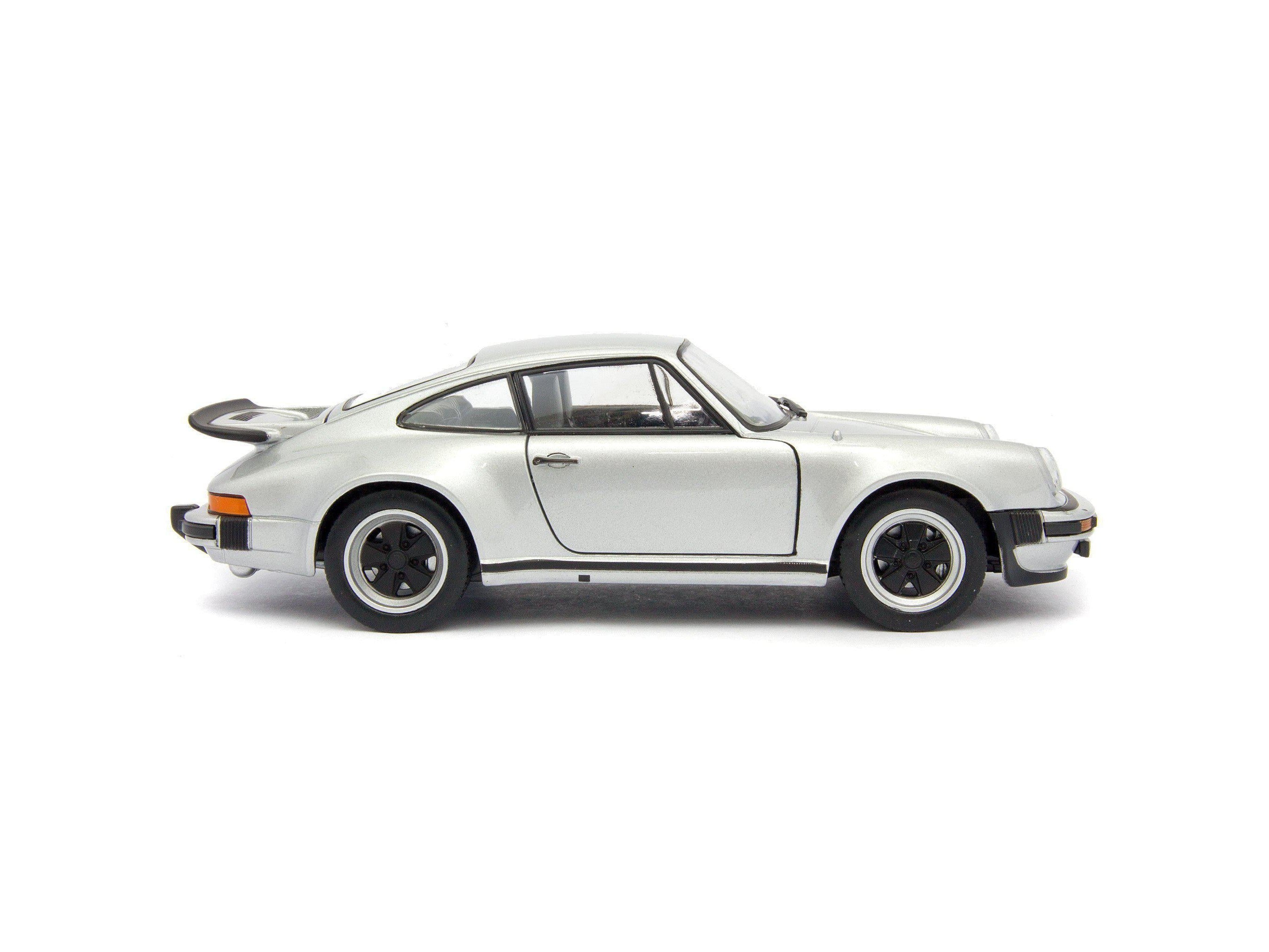 Porsche 911 Turbo 3.0 1974 silver 1:24 Scale