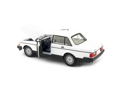 Volvo 240 GL Diecast Model Car white - 1:24 Scale-Welly-Diecast Model Centre