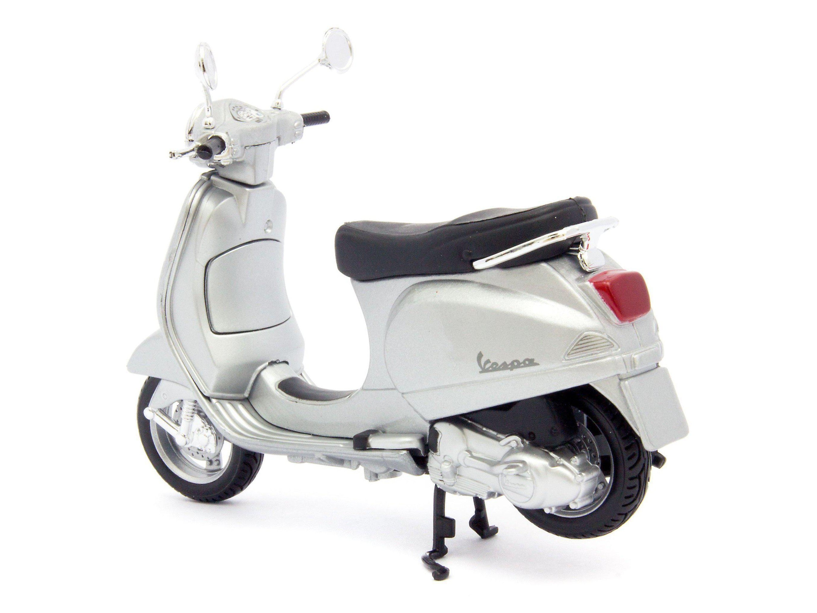 Vespa LX125 Diecast Model Scooter 2005 - 1:18 Scale-Maisto-Diecast Model Centre