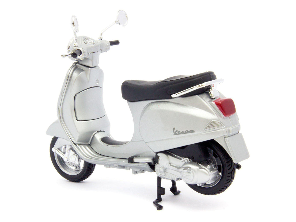 Vespa LX125 2005 - 1:18 Scooter Model Maisto MAI 05092S