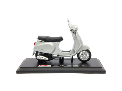 Vespa LX125 Diecast Model Scooter 2005 - 1:18 Scale-Maisto-Diecast Model Centre